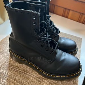 Like new dr martins women’s size 7